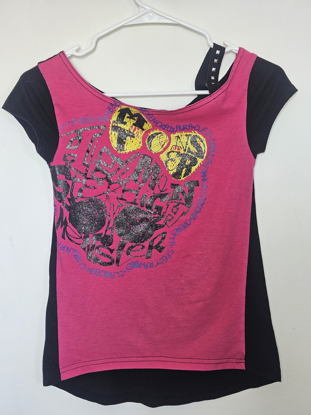​Monster High 2013 Mattel Graphic T-Shirt Pink Black Studded Strap Girls  7-8🩷